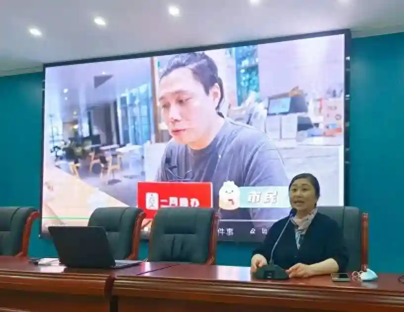 “一网通办”惠民宣传“零距离”！西渡街道送政策进村居